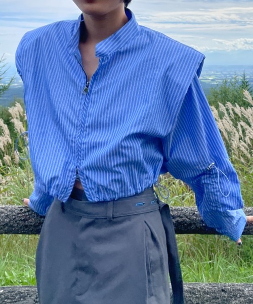 定番アイテムを個性派に。ショート丈ジッパーストライプシャツ（シャツ