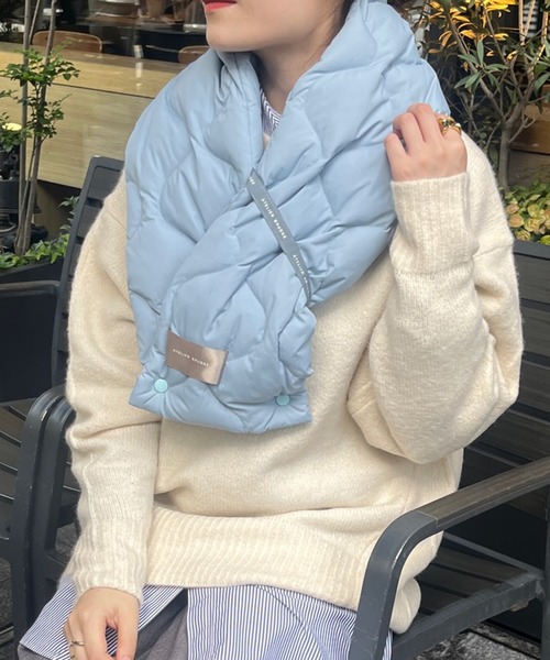 DouDou（ドゥドゥ）の「ダウンマフラー（ストール/ショール・レディース・グレイッシュベージュ/ブルー系その他・FREE）」の2枚目の写真