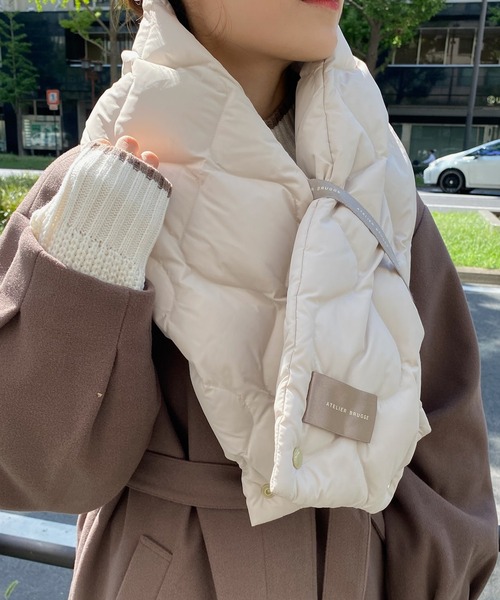 DouDou（ドゥドゥ）の「ダウンマフラー（ストール/ショール・レディース・グレイッシュベージュ/ブルー系その他・FREE）」の4枚目の写真