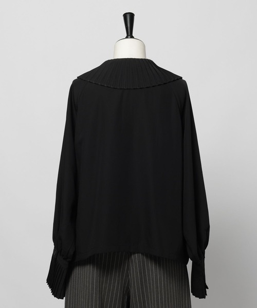 niko and...（ニコアンド）の「プリーツディテールブラウス（シャツ/ブラウス・レディース・ブラック/オフホワイト・LARGE/MEDIUM）」の4枚目の写真