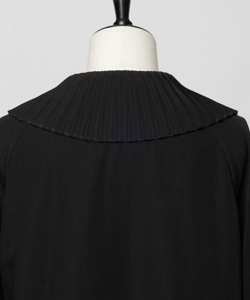 niko and...（ニコアンド）の「プリーツディテールブラウス（シャツ/ブラウス・レディース・ブラック/オフホワイト・LARGE/MEDIUM）」の6枚目の写真