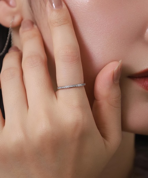 LHME(エルエイチエムイー)の「【WEB限定】”Enhance”ハーフエタニティリング/ジルコニア/サージカルステンレス(金属アレルギー対応)【LHME / エルエイチエムイー】(リング・レディース・シルバー/ゴールド・9号/11号/13号/15号)」の11枚目の写真