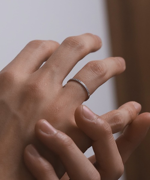 LHME(エルエイチエムイー)の「【WEB限定】”Enhance”ハーフエタニティリング/ジルコニア/サージカルステンレス(金属アレルギー対応)【LHME / エルエイチエムイー】(リング・レディース・シルバー/ゴールド・9号/11号/13号/15号)」の19枚目の写真