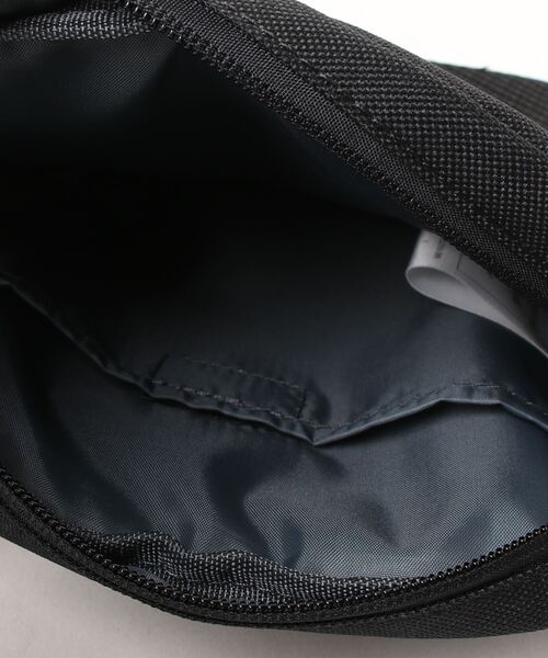 (What it isNt)ART BY MARKGONZALES(ワットイットイズント)の「【(What it isNt)ART BY MARKGONZALES / (ワットイットイズント) アートバイ マークゴンザレス 】 メッシュポケット 縦型 ショルダーバッグ(ショルダーバッグ・メンズ・グレー/オフホワイト/ブラック/ブラック系その他・FREE)」の7枚目の写真