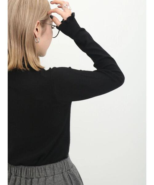 Samansa Mos2 blue（サマンサモスモスブルー）の「フリル衿ニットプルオーバー（ニット/セーター・レディース・キナリ/シルバーグレー/ブラック・F）」の7枚目の写真