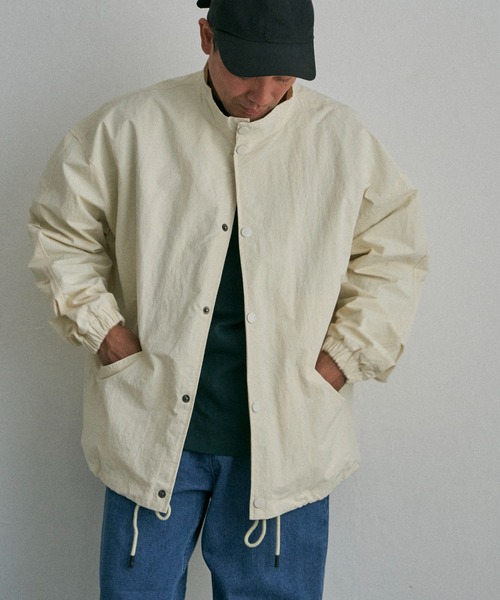 NO NEED（ノーニード）の「スタンドカラー 裾ドロストブルゾン（ブルゾン・メンズ・ベージュ/ホワイト/ブラック・L/M/LL）」の7枚目の写真