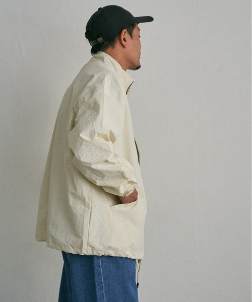 NO NEED（ノーニード）の「スタンドカラー 裾ドロストブルゾン（ブルゾン・メンズ・ベージュ/ホワイト/ブラック・L/M/LL）」の8枚目の写真