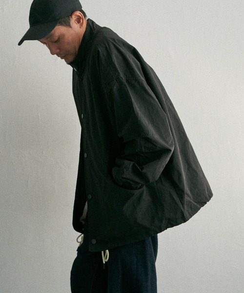 NO NEED（ノーニード）の「スタンドカラー 裾ドロストブルゾン（ブルゾン・メンズ・ベージュ/ホワイト/ブラック・L/M/LL）」の19枚目の写真