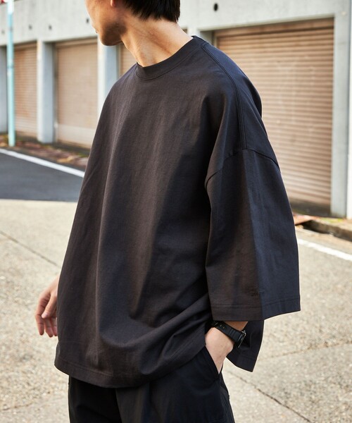 FREAK'S STORE（フリークスストア）の「限定展開 CHOW DOWN/チャウダウン ビッグシルエット ワンポイント刺繍 クルーネックTシャツ/ワイドシルエット（Tシャツ/カットソー・メンズ・グレイッシュベージュ/スミクロ/ネイビー/ブラック/アッシュグレー/ホワイト・LARGE/SMALL/MEDIUM）」の20枚目の写真