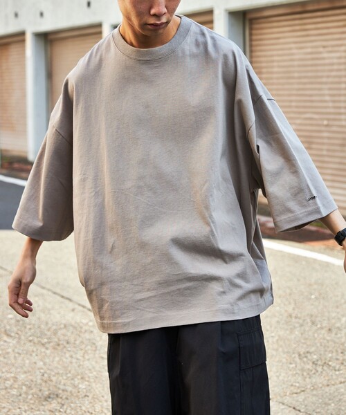 FREAK'S STORE（フリークスストア）の「限定展開 CHOW DOWN/チャウダウン ビッグシルエット ワンポイント刺繍 クルーネックTシャツ/ワイドシルエット（Tシャツ/カットソー・メンズ・グレイッシュベージュ/スミクロ/ネイビー/ブラック/アッシュグレー/ホワイト・LARGE/SMALL/MEDIUM）」の15枚目の写真