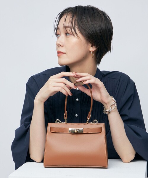 NOLLEY’S Sophi（ノーリーズソフィ）の「【AULENTTI/ オーレンティ】2way CLASSIC ショルダーバッグ（ショルダーバッグ・レディース・ブラック/キャメル・FREE）」の3枚目の写真