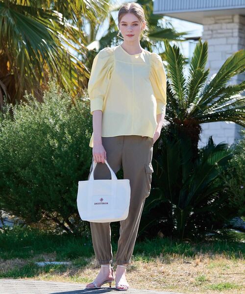 DRESSTERIOR(ドレステリア)の「【スタイリスト亀恭子さんコラボ】ボリュームスリーブブラウス(シャツ/ブラウス・レディース・ホワイト/ライトグレー/ライトイエロー系・34/36/38)」の12枚目の写真
