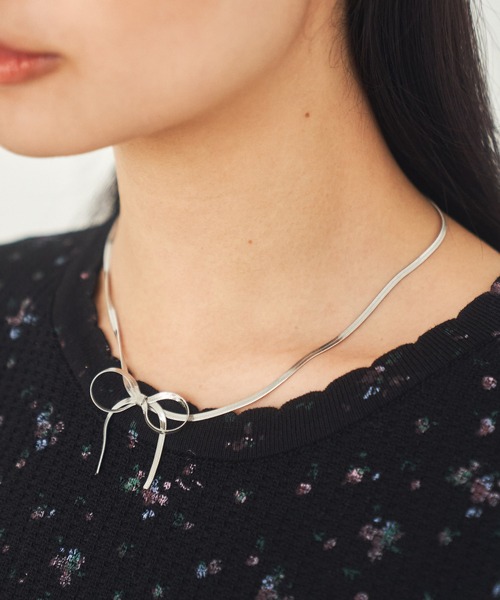 Birthday room（バースデイルーム）の「リボンモチーフネックレス / ribbon motif necklace（ネックレス・レディース・シルバー系その他/シルバー/ブラック・FREE）」の2枚目の写真