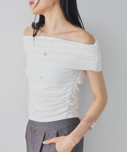 Aunt Marie's（アントマリーズ）の「サイドシャーリングハーフスリーブオフショルトップス（Tシャツ/カットソー・レディース・ブラック/ホワイト/モカ・FREE）」の2枚目の写真