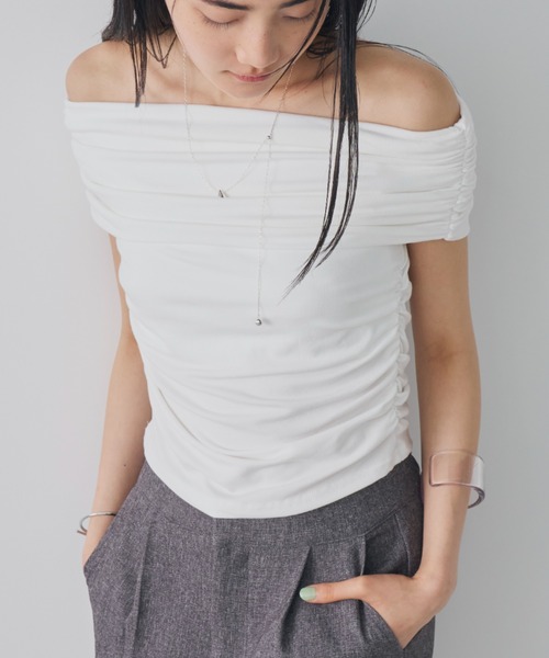 サイドシャーリングハーフスリーブオフショルトップス（Tシャツ