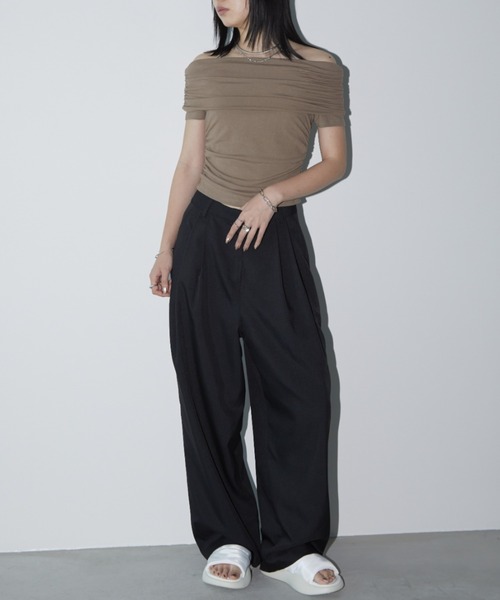 Aunt Marie's（アントマリーズ）の「サイドシャーリングハーフスリーブオフショルトップス（Tシャツ/カットソー・レディース・ブラック/ホワイト/モカ・FREE）」の18枚目の写真