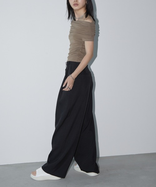 Aunt Marie's（アントマリーズ）の「サイドシャーリングハーフスリーブオフショルトップス（Tシャツ/カットソー・レディース・ブラック/ホワイト/モカ・FREE）」の11枚目の写真