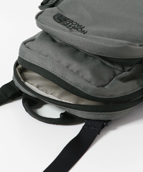 THE NORTH FACE（ザノースフェイス）の「THE NORTH FACE　Boulder Mini Shoulder（ショルダーバッグ・メンズ・グレー系その他/ブラック/グレー・ONE）」の4枚目の写真