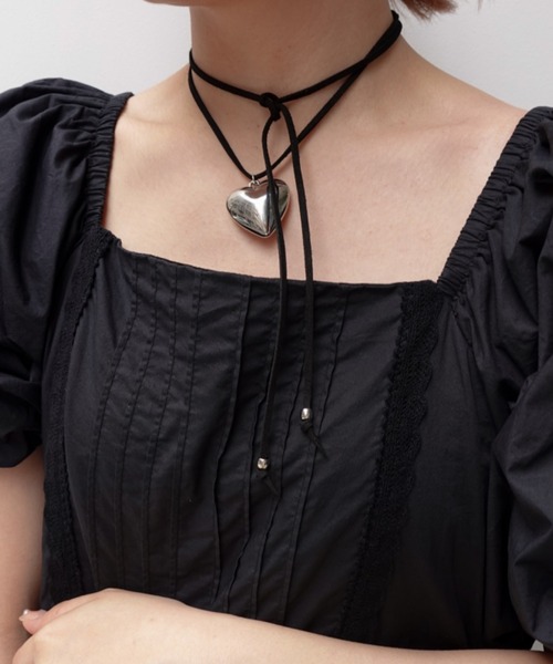 JUMELLE（ジュメロ）の「fake suede choker（チョーカー・レディース・ゴールド/シルバー・FREE）」の2枚目の写真