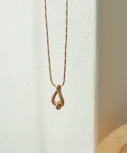 GOLDY(ゴールディ)の「ドロップ ライン メタル ロング ネックレス(ネックレス・レディース・ゴールド/シルバー系その他/ゴールド系その他/シルバー・FREE)」の4枚目の写真