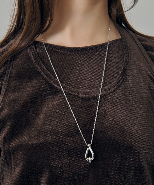 GOLDY(ゴールディ)の「ドロップ ライン メタル ロング ネックレス(ネックレス・レディース・ゴールド/シルバー系その他/ゴールド系その他/シルバー・FREE)」の2枚目の写真