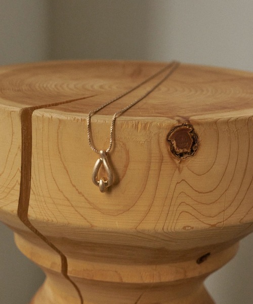 GOLDY(ゴールディ)の「ドロップ ライン メタル ロング ネックレス(ネックレス・レディース・ゴールド/シルバー系その他/ゴールド系その他/シルバー・FREE)」の5枚目の写真