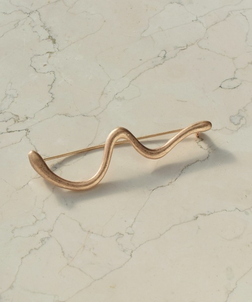 GOLDY（ゴールディ）の「ニュアンス ウェーブ ブローチ（ブローチ/コサージュ・レディース・ゴールド/シルバー系その他/ゴールド系その他/シルバー・FREE）」の4枚目の写真
