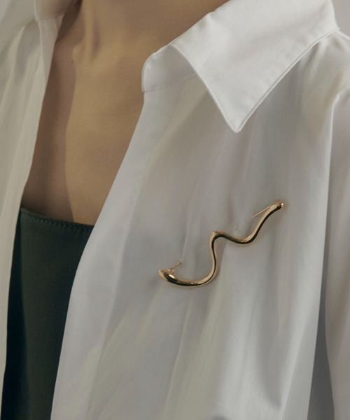GOLDY（ゴールディ）の「ニュアンス ウェーブ ブローチ（ブローチ/コサージュ・レディース・ゴールド/シルバー系その他/ゴールド系その他/シルバー・FREE）」の3枚目の写真
