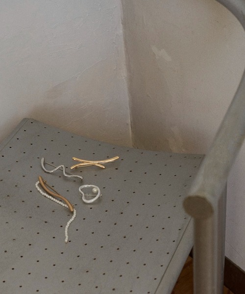 GOLDY（ゴールディ）の「ニュアンス ウェーブ ブローチ（ブローチ/コサージュ・レディース・ゴールド/シルバー系その他/ゴールド系その他/シルバー・FREE）」の5枚目の写真