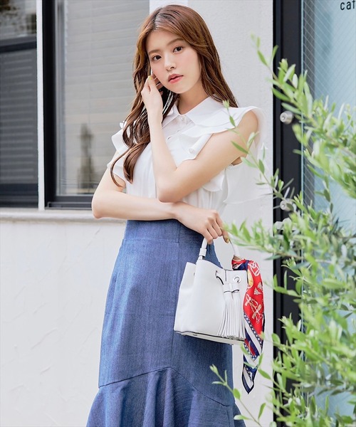 SWINGLE（スウィングル）の「切替デニムマーメイドスカート（スカート・レディース・ブルー/ブラック/ライトベージュ・FREE）」の18枚目の写真