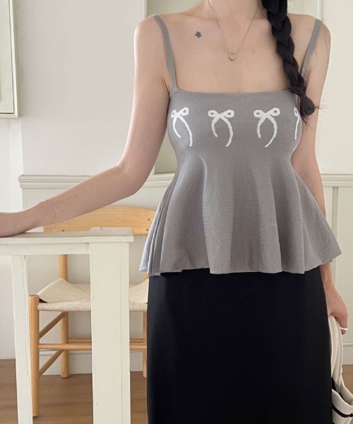 Diosfront（ディオスフロント）の「ジャガードリボンペプラムフレアニットキャミ（キャミソール・レディース・ブラック/グレー/レッド・FREE）」の4枚目の写真