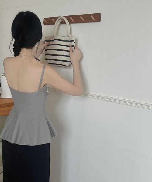 Diosfront（ディオスフロント）の「ジャガードリボンペプラムフレアニットキャミ（キャミソール・レディース・ブラック/グレー/レッド・FREE）」の5枚目の写真