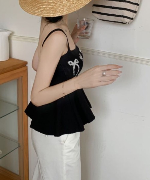 Diosfront（ディオスフロント）の「ジャガードリボンペプラムフレアニットキャミ（キャミソール・レディース・ブラック/グレー/レッド・FREE）」の14枚目の写真