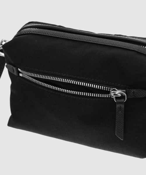 Maison Margiela（メゾンマルジェラ）の「SHOULDER BAG（ショルダーバッグ・メンズ・ブラック/グレイッシュベージュ・UNI）」の4枚目の写真