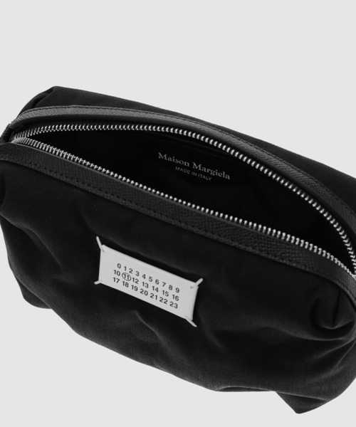 Maison Margiela（メゾンマルジェラ）の「SHOULDER BAG（ショルダーバッグ・メンズ・ブラック/グレイッシュベージュ・UNI）」の3枚目の写真