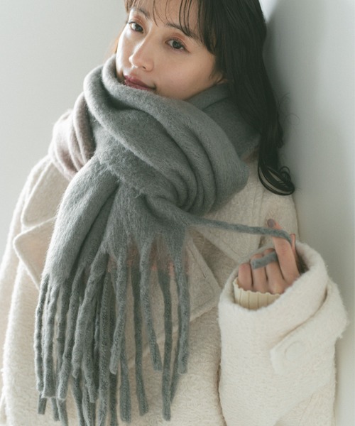 VANNIE U（ヴァニーユー）の「バイカラーグラデーションマフラー（マフラー・レディース・グレー/レッド/ベージュ/グレー系その他・FREE）」の18枚目の写真
