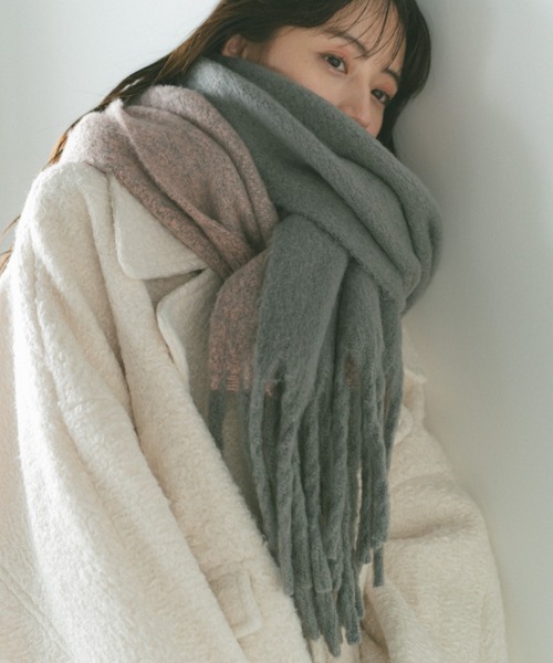 VANNIE U（ヴァニーユー）の「バイカラーグラデーションマフラー（マフラー・レディース・グレー/レッド/ベージュ/グレー系その他・FREE）」の21枚目の写真