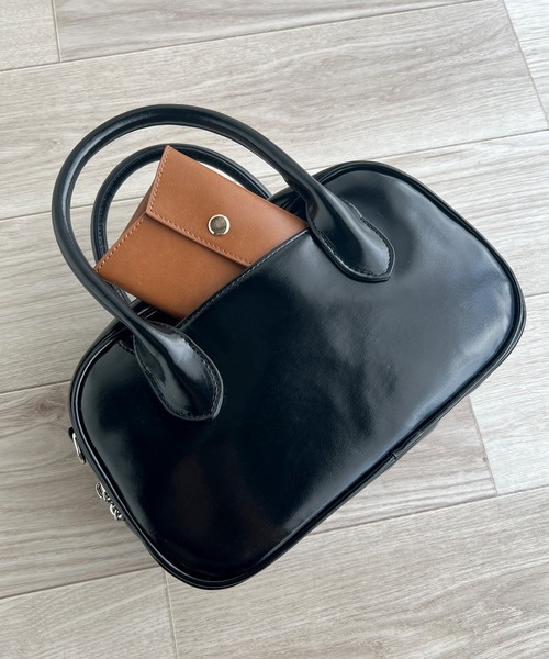 mily bilet（ミウィビレット）の「【mily bilet】ヘビロテしたい主役級バッグ。エナメルライクエコレザーエンブレムミニボストンバッグ（ハンドバッグ・レディース・ブラック/シルバー・ONE SIZE）」の14枚目の写真