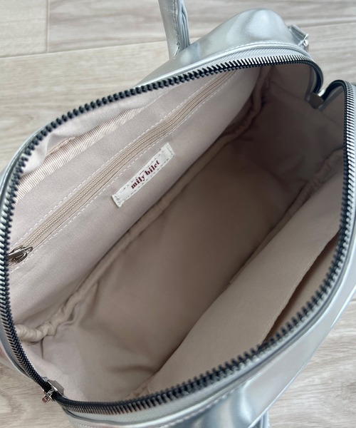 mily bilet（ミウィビレット）の「【mily bilet】ヘビロテしたい主役級バッグ。エナメルライクエコレザーエンブレムミニボストンバッグ（ハンドバッグ・レディース・ブラック/シルバー・ONE SIZE）」の15枚目の写真