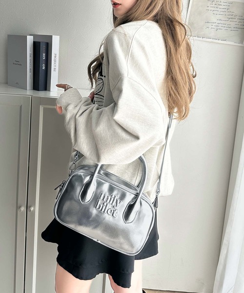 mily bilet（ミウィビレット）の「【mily bilet】ヘビロテしたい主役級バッグ。エナメルライクエコレザーエンブレムミニボストンバッグ（ハンドバッグ・レディース・ブラック/シルバー・ONE SIZE）」の7枚目の写真