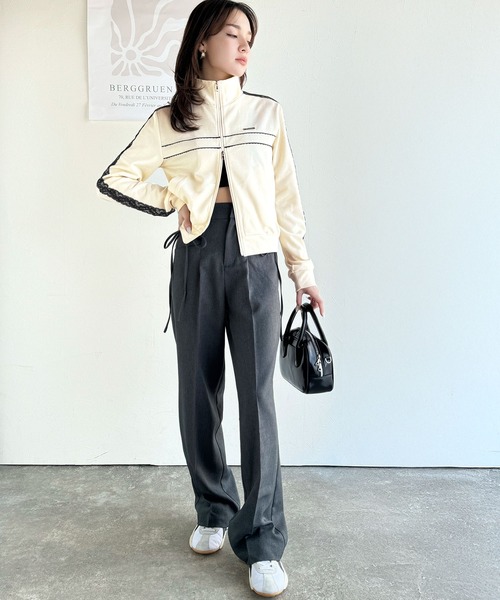 mily bilet（ミウィビレット）の「【mily bilet】ヘビロテしたい主役級バッグ。エナメルライクエコレザーエンブレムミニボストンバッグ（ハンドバッグ・レディース・ブラック/シルバー・ONE SIZE）」の20枚目の写真