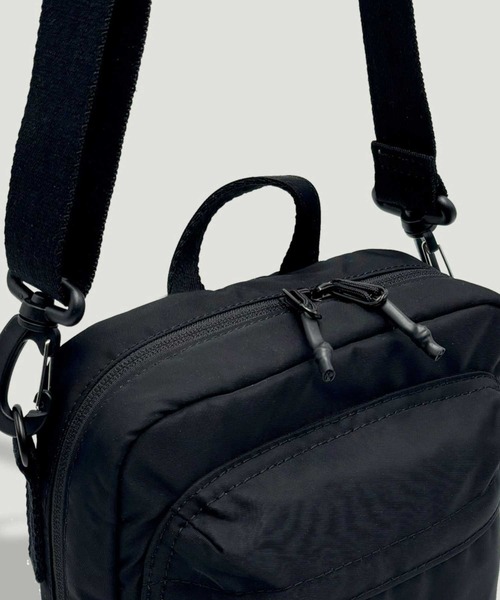 Right-on(ライトオン)の「【SQUALO WORKS】リサイクルナイロンミニショルダー(ショルダーバッグ・メンズ・ブラック・ONE SIZE)」の3枚目の写真