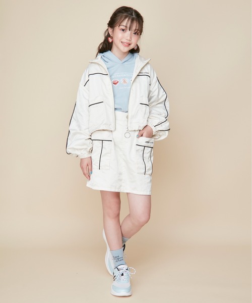 JENNI love（ジェニィラブ）の「【セットアップ対応】パイピングスタンドカラーブルゾン（ブルゾン・キッズ・サックスブルー/ブラック/オフホワイト・130cm/140cm/150cm/160cm）」の15枚目の写真