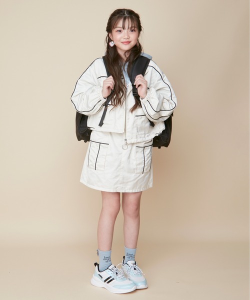 JENNI love（ジェニィラブ）の「【セットアップ対応】パイピングスタンドカラーブルゾン（ブルゾン・キッズ・サックスブルー/ブラック/オフホワイト・130cm/140cm/150cm/160cm）」の17枚目の写真