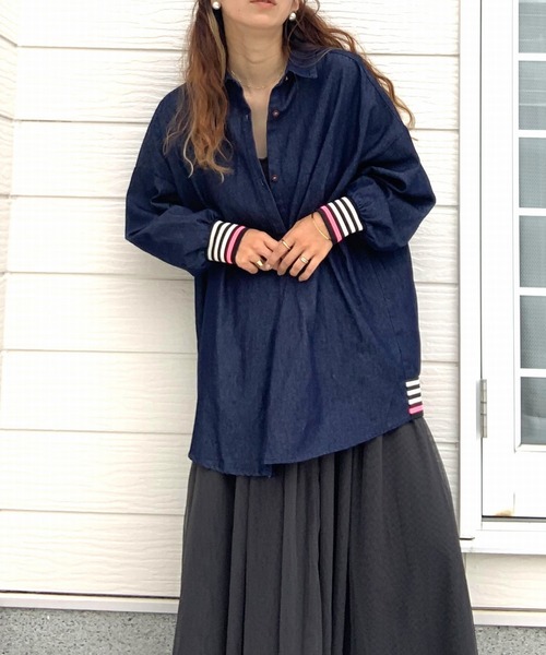 Q（キュー）の「ライトデニムリブドッキングシャツ（シャツ/ブラウス・レディース・ネイビー・MEDIUM）」の11枚目の写真