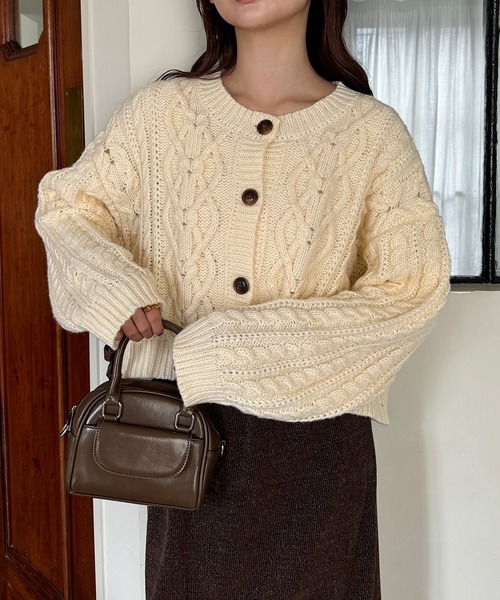 INTER FACTORY（インターファクトリー）の「ゆづき/大柄ケーブルニットカーディガン made in INTER FACTORY（カーディガン/ボレロ・レディース・レッド/カーキ/オフホワイト・FREE）」の12枚目の写真