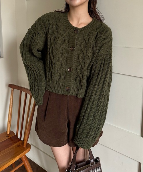 INTER FACTORY（インターファクトリー）の「ゆづき/大柄ケーブルニットカーディガン made in INTER FACTORY（カーディガン/ボレロ・レディース・レッド/カーキ/オフホワイト・FREE）」の7枚目の写真