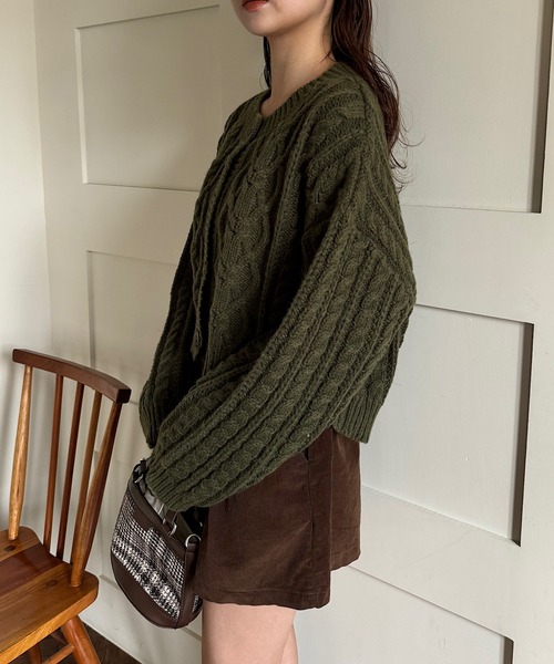 INTER FACTORY（インターファクトリー）の「ゆづき/大柄ケーブルニットカーディガン made in INTER FACTORY（カーディガン/ボレロ・レディース・レッド/カーキ/オフホワイト・FREE）」の8枚目の写真