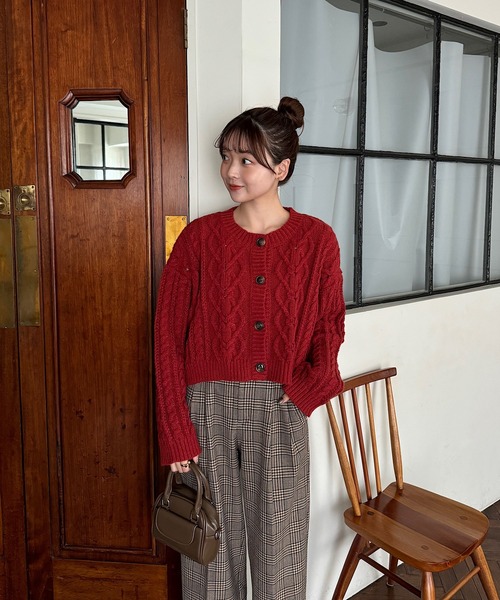 INTER FACTORY（インターファクトリー）の「ゆづき/大柄ケーブルニットカーディガン made in INTER FACTORY（カーディガン/ボレロ・レディース・レッド/カーキ/オフホワイト・FREE）」の17枚目の写真