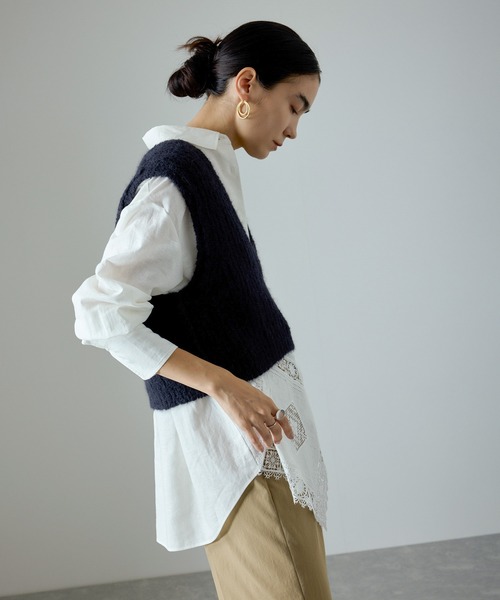 SALON adam et rope'（サロン アダム エ ロペ）の「ヘムクロスレースシャツ（シャツ/ブラウス・レディース・ホワイト/カーキ・FREE）」の9枚目の写真